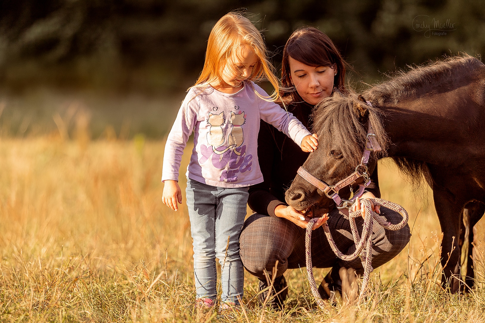 Julia Steinhardt mit Kind und Pony
